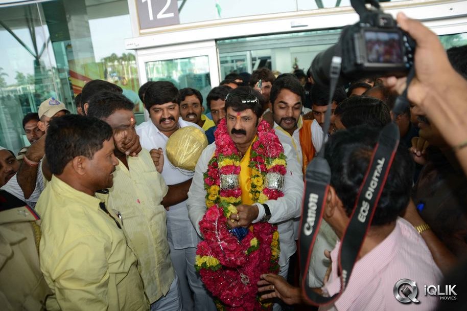 Balakrishna%20at%20Hindupur_iqlik123iqli