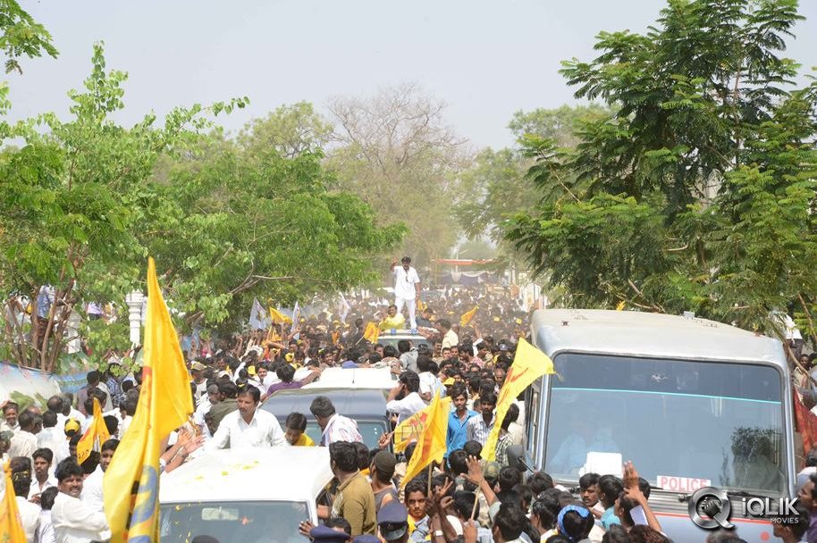 Balakrishna%20at%20Hindupur_iqlik123iqli