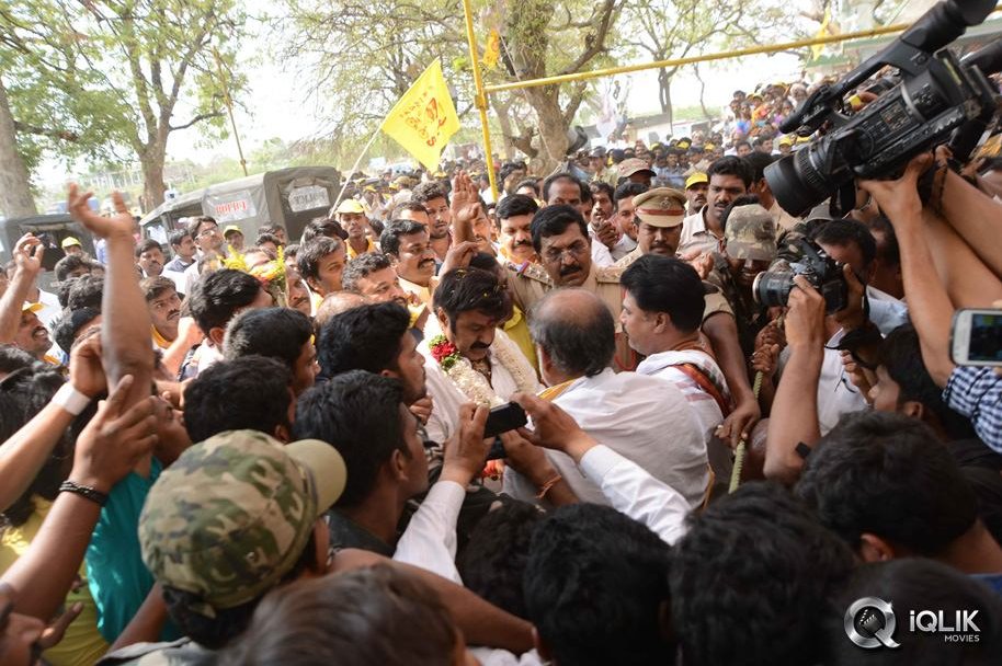 Balakrishna%20at%20Hindupur_iqlik123iqli