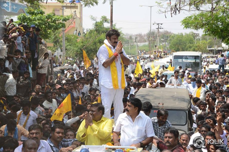 Balakrishna%20at%20Hindupur_iqlik123iqli