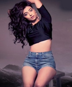 Radhika-Apte-Hot in kabali