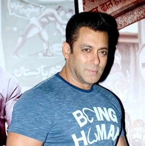 Salman_Khan offering money to olympians