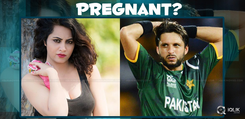 arshi-khan-confirms-her-pregnancy-with-afridi