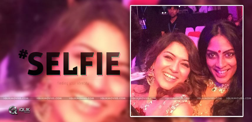 hansika-selfie-with-shreya-reddy-exclusive-news