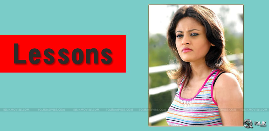 sneha-ullal-latest-tweets-about-her-films