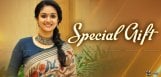 special-gift-to-keerthy-suresh-from-mahanati-team
