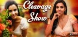 hot-cleavage-show-of-priya-anand