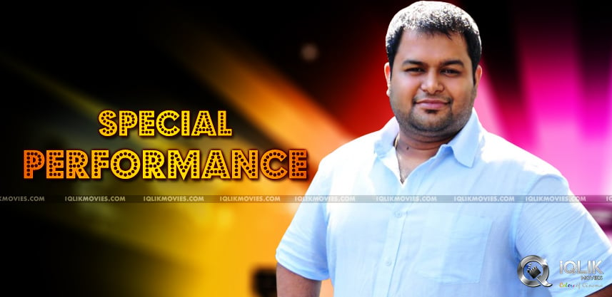 thaman-performs-at-hardrockcafe-for-hudhud-relief