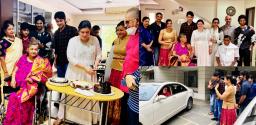 pic-talk-family-reunion-for-mahesh-babu-sister-birthday