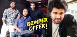 vijay-devarakonda-to-pay-half-the-bill-of-customers