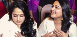 pic-talk-new-look-of-anushka-goes-viral
