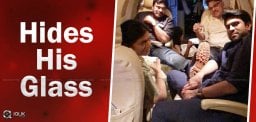 chiranjeevi-hides-his-glass-while-on-flight