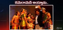 pawan-clicks-selfies-with-kuchipudi-dancers