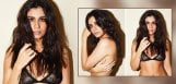 pic-talk-shreya-dhanwanthary-goes-topless